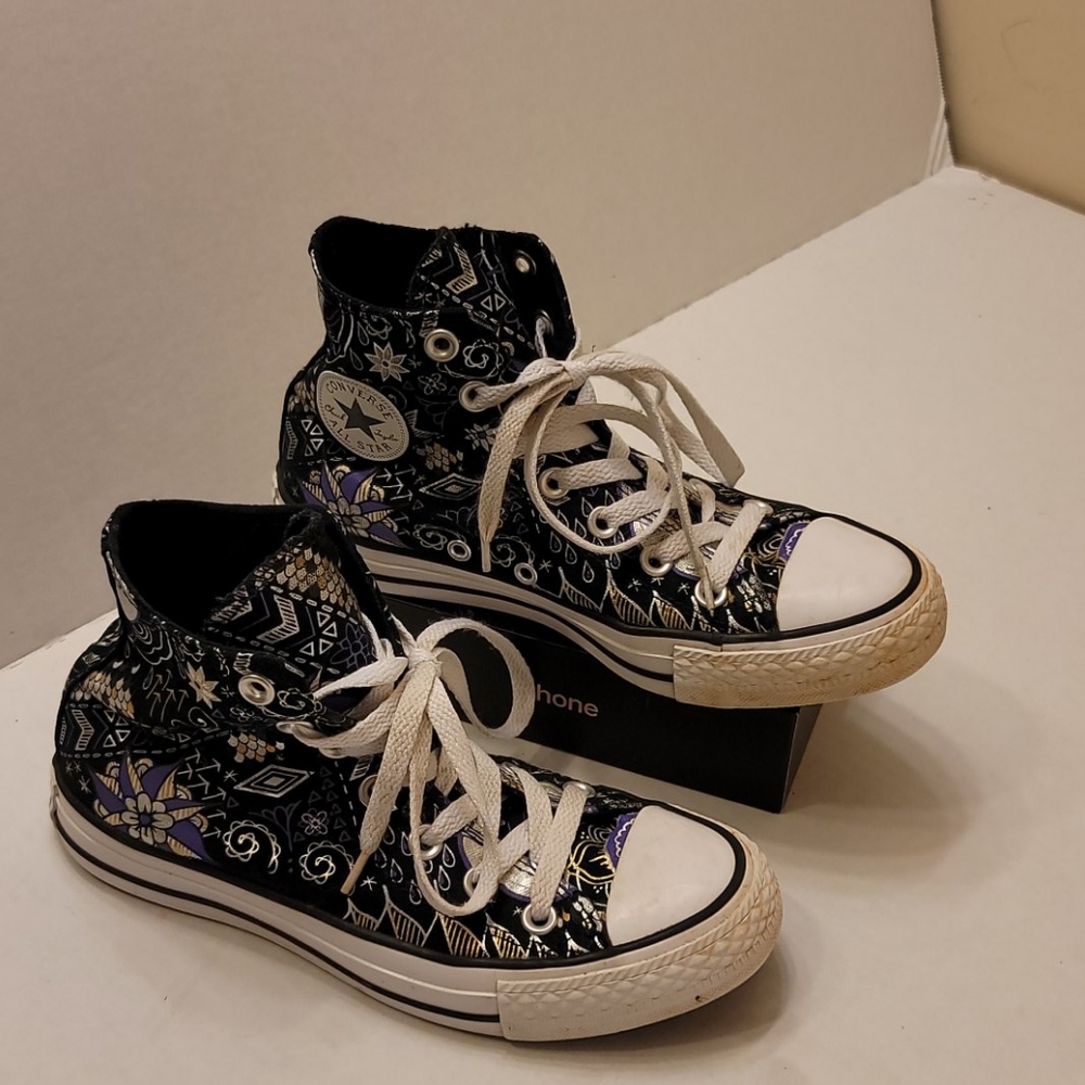 Converse All Stars hightop shoes women's size 6